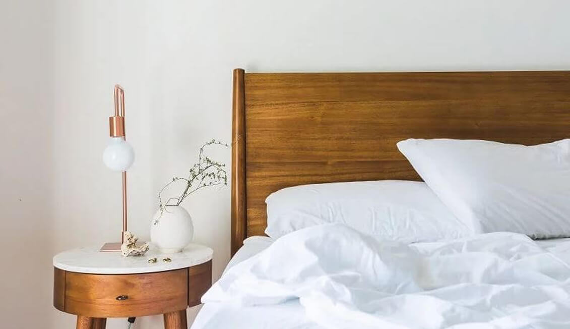 Strutted Headboard Vs Standing Headboard A Quick Comparison Bedknobs